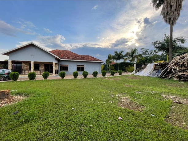 very-nice-house-with-huge-plot-house-for-sale-in-kicukiro-niboyi-on-tarmac-road-big-0