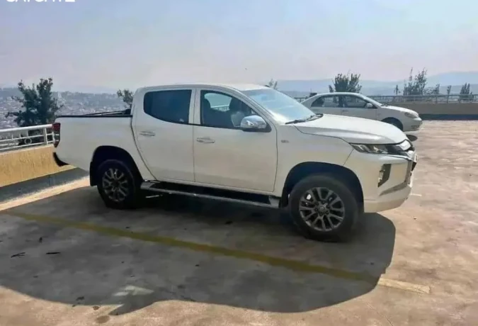 mitsubishi-pickup-big-1