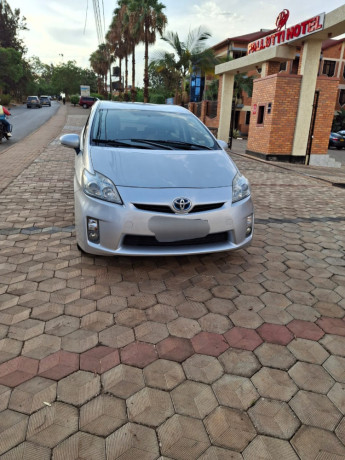 toyota-prius-big-0