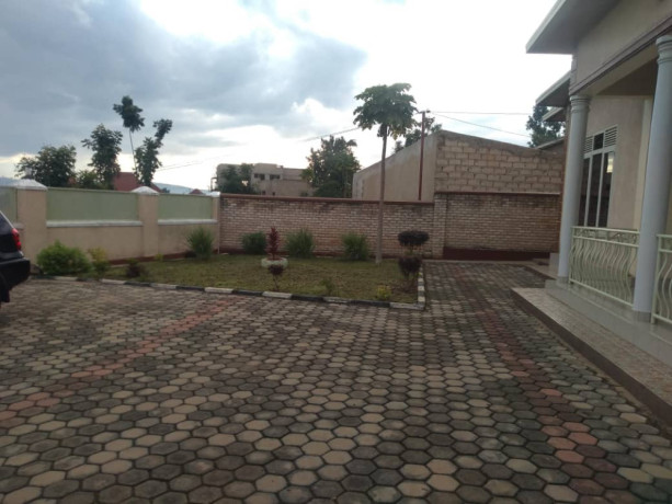 kigali-house-for-sale-in-kanombe-big-4