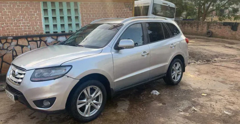 hyundai-santa-fe-automatic-diesel-2009-for-sale-big-4