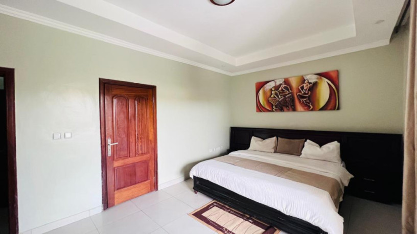 nyarutarama-2bedrooms700usd-furnished-apartment-very-good-location-private-garden-big-4
