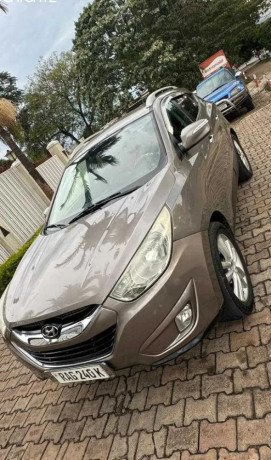 hyundai-tucson-automatic-for-sale-big-2