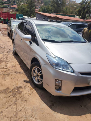 toyota-prius-big-0
