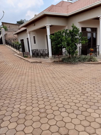 kigali-inzu-nziza-igurishwa-ku-gisozi-big-8