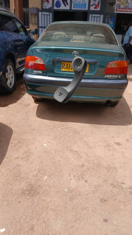 toyota-avensis-big-3