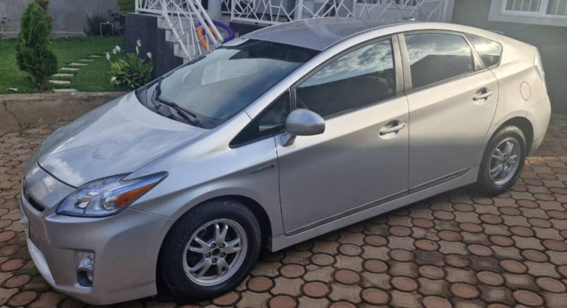 toyota-prius-big-1
