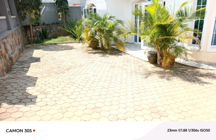 kimoronko-unfurnished-house-for-rent-in-kigali-big-0