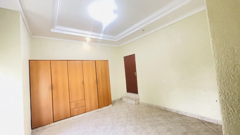 kibagabaga-unfurnished-5bedrooms-villa-for-rent-at-1000-in-good-location-on-tarmac-road-big-5