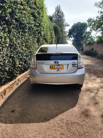 toyota-prius-big-0