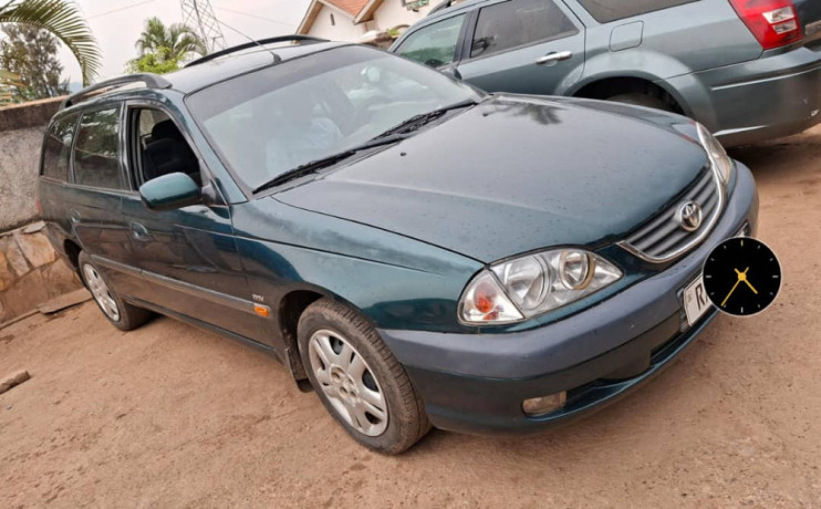 toyota-avensis-big-2