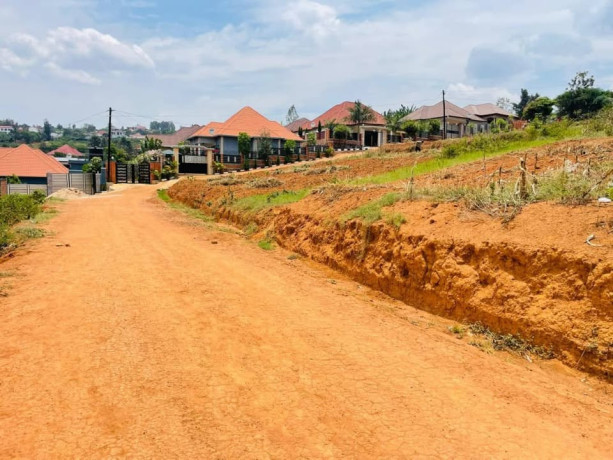 house-for-sale-in-busanza-big-1