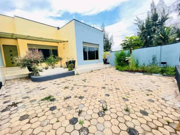 kibagabagabaga3-bedrooms-and-wordrobes-3-big-1