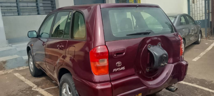 2012-toyota-rava-4-big-1