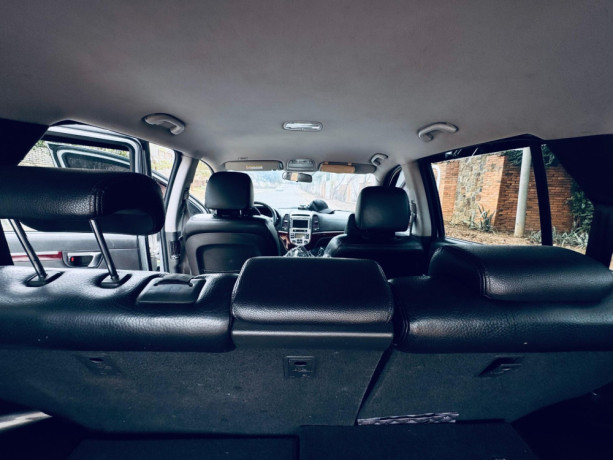 bere-360-cm-hyundai-santafe-in-good-condition-is-available-for-sale-big-4