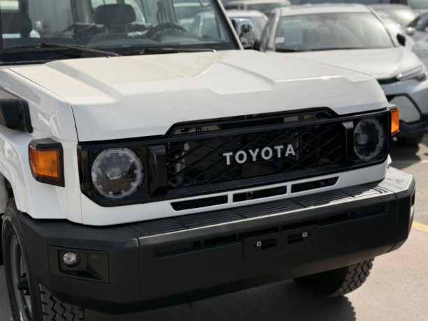 used-toyota-land-cruiser-70-toyota-land-cruiser-lc-big-4