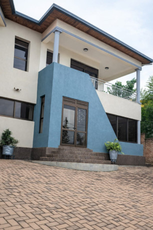 bb-014-gacuriro-very-nice-unfurnished-house-for-rent-big-0