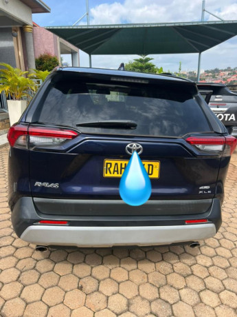 toyota-rav4-big-0