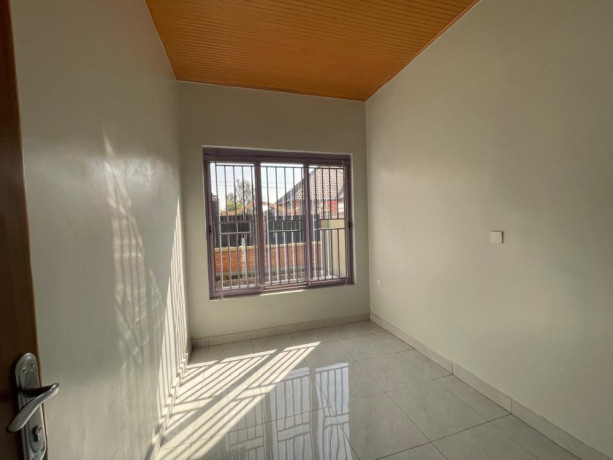 house-for-sale-in-busanza-big-3