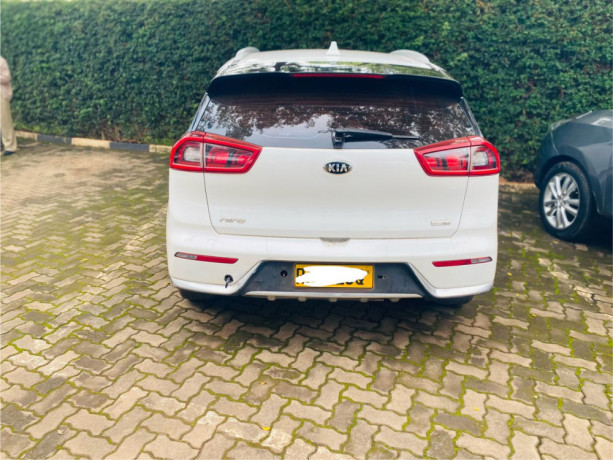 toyota-kia-niro-big-2