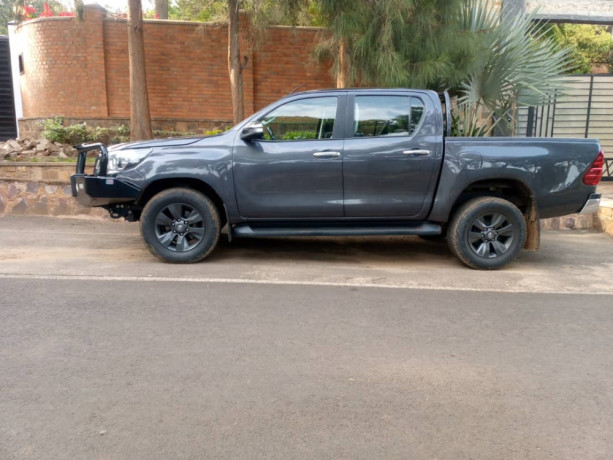 toyota-hilux-big-2