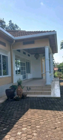 kigali-unfurnished-house-available-for-rent-in-kiyovu-big-2