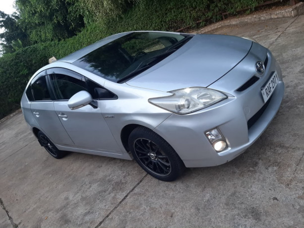 toyota-prius-big-3