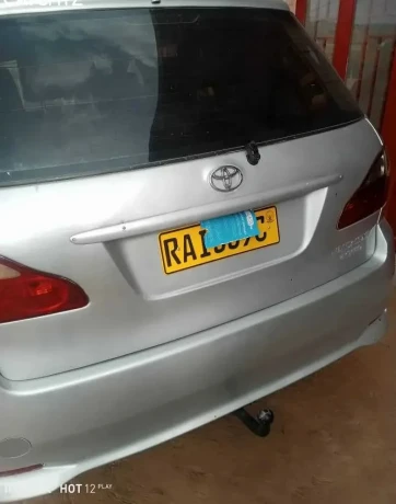 toyota-avensis-big-3