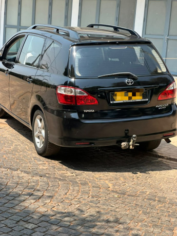 avensis-verso-big-3
