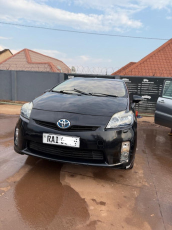 toyota-prius-big-0
