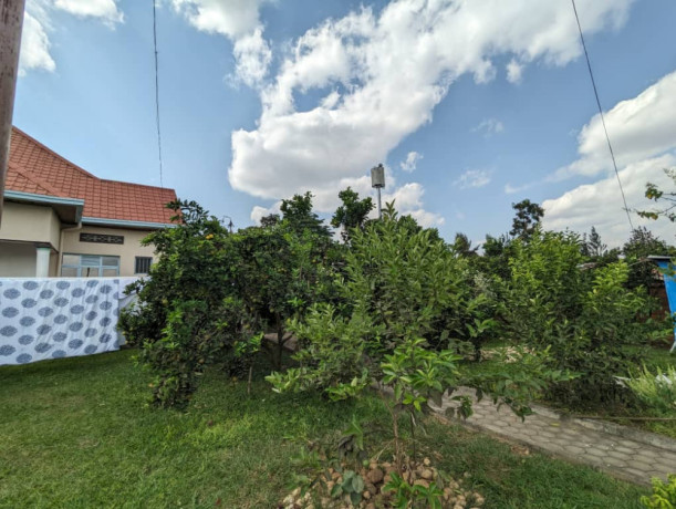 kimihurura-nice-big-plot-for-sale-with-big-house-inside-big-4