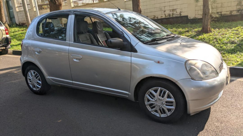 toyota-yaris-big-1