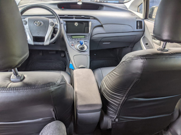 toyota-prius-hybrid-very-clean-fuel-saver-push-to-start-top-condition-big-3