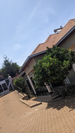 bk-03-gisozi-very-beautiful-unfurnished-house-available-for-rent-big-0