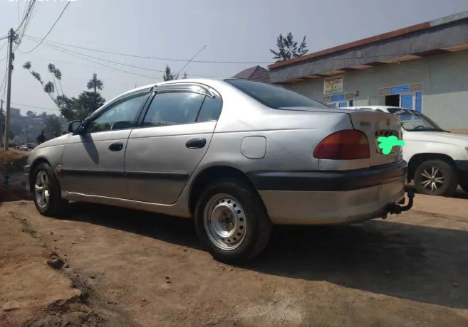 toyota-avensis-big-1