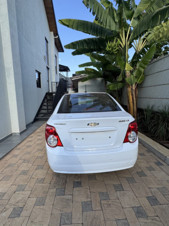 2011chevrolet-aveo-16l-big-0