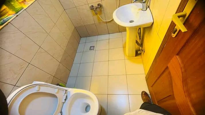 remera-near-amahoro-stadium-furnished-1-bed-1-bath-at-500k-big-4