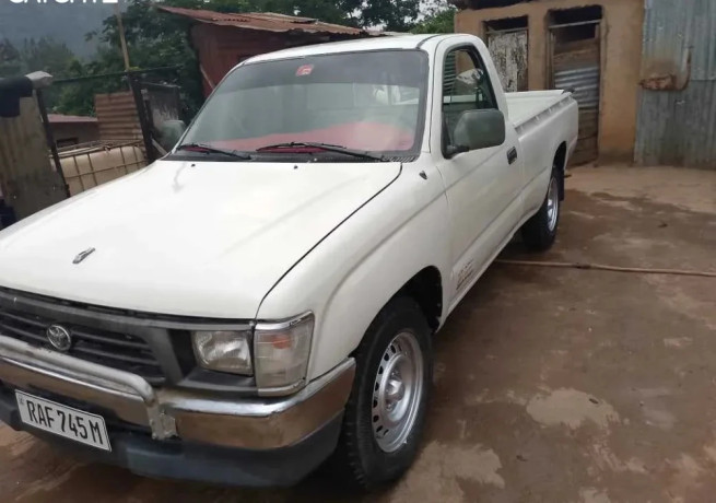 toyota-hilux-big-0