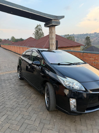 toyota-prius-big-0