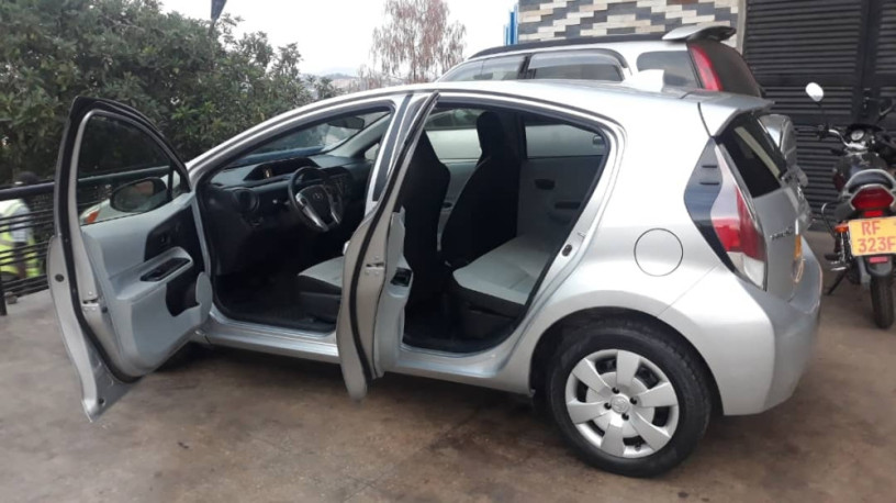 bere-338-cm-2016-toyota-prius-in-good-condition-is-available-for-sale-250780675812-big-4