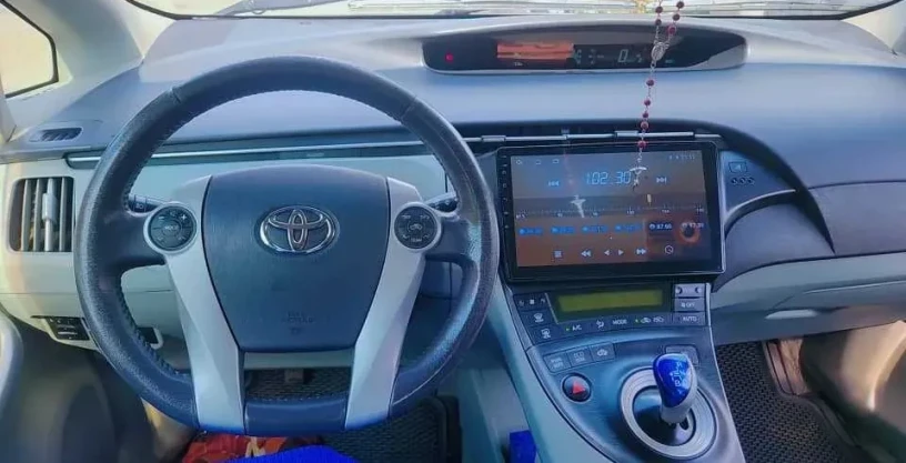 toyota-prius-big-0
