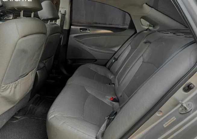 hyundai-sonata-hybrid-automatic-for-sale-big-2