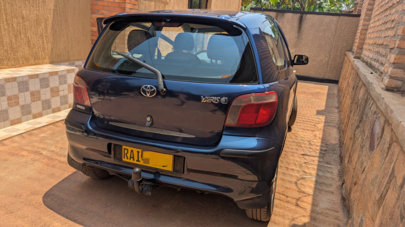 toyota-yaris-big-0