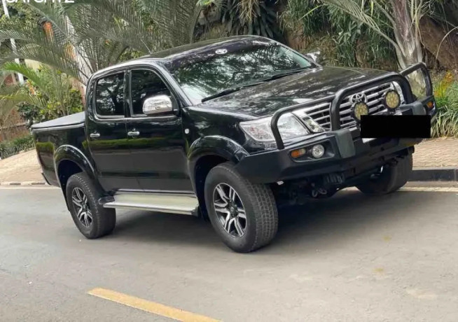 toyota-hilux-vigo-2014-d4d-manual-for-sale-big-0