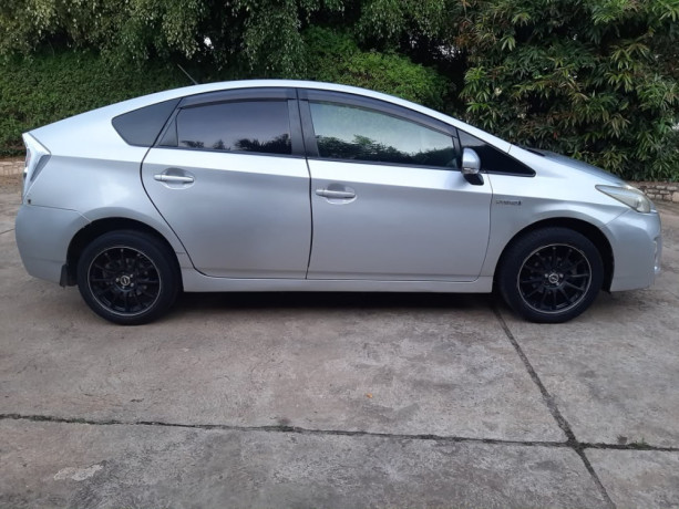toyota-prius-big-1