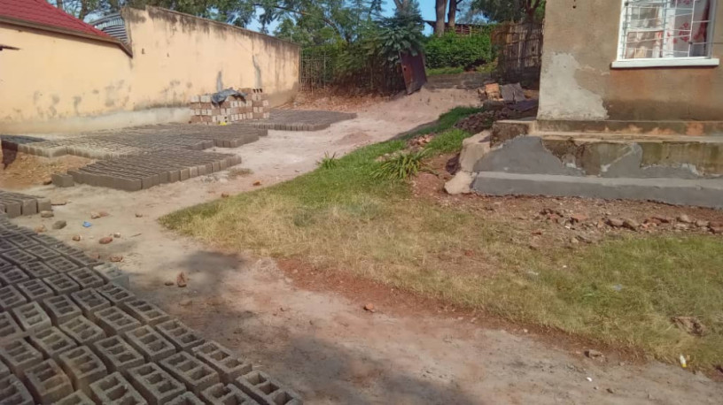 plot-for-sale-with-an-old-house-big-3