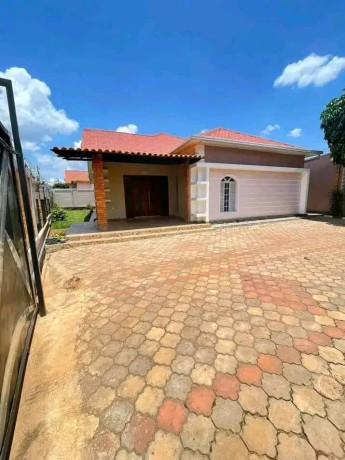 kimironko-on-tarmac-road-in-vip-neighborh-big-1