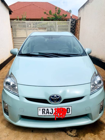 toyota-prius-big-3