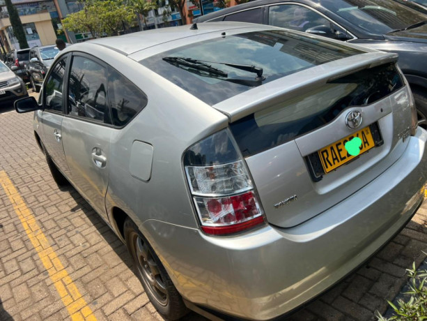 toyota-prius-big-0