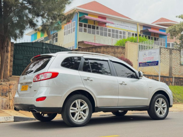 bere-360-cm-hyundai-santafe-in-good-condition-is-available-for-sale-big-3